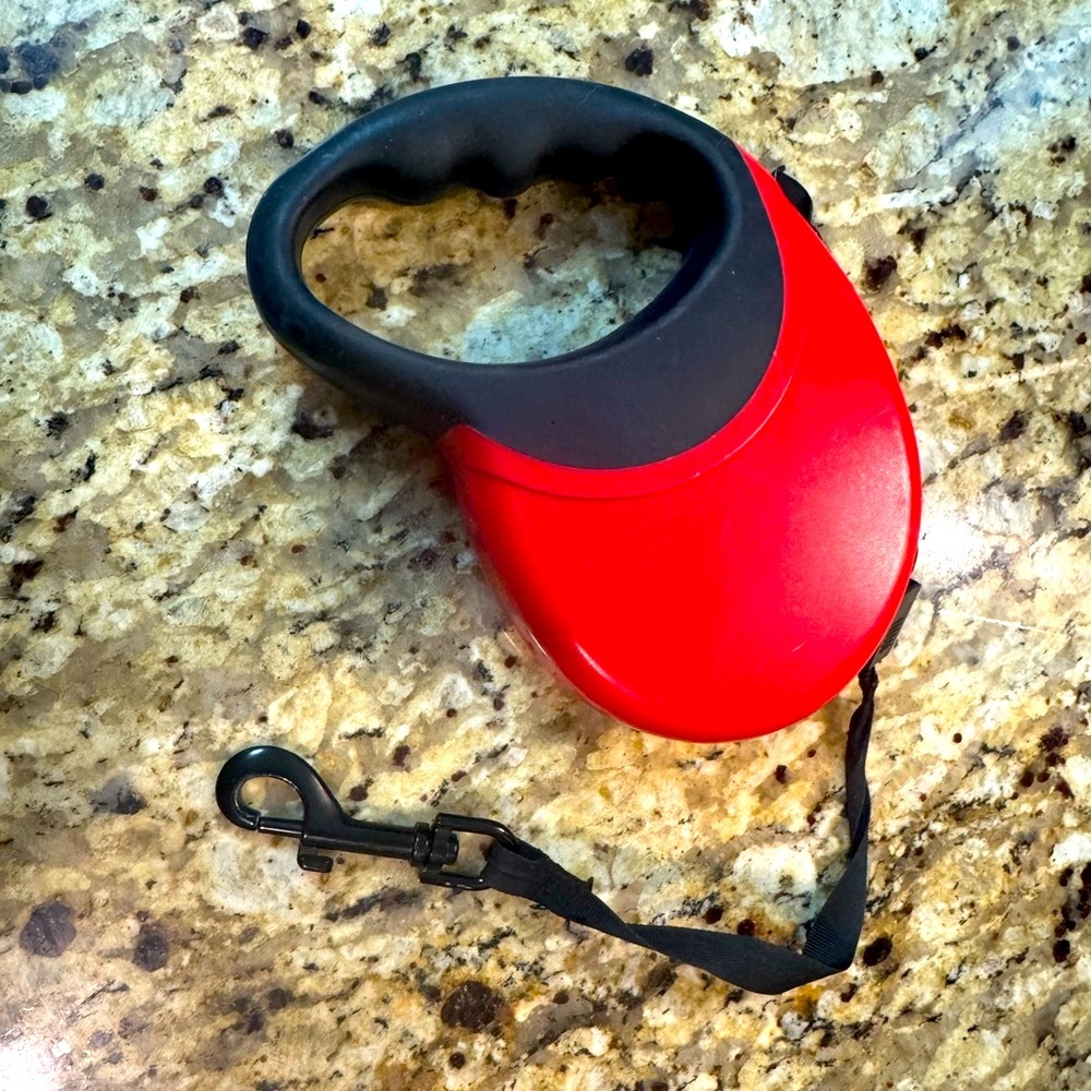 RETRACTABLE Dog Leash / Red